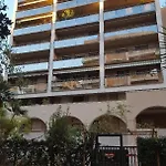 Beautiful 1 Bedroom Flat 아파트 *