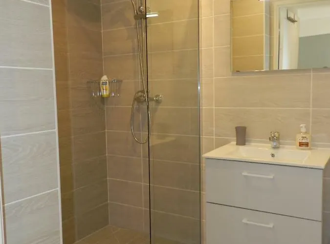 Beautiful 1 Bedroom Flat Νίκαια